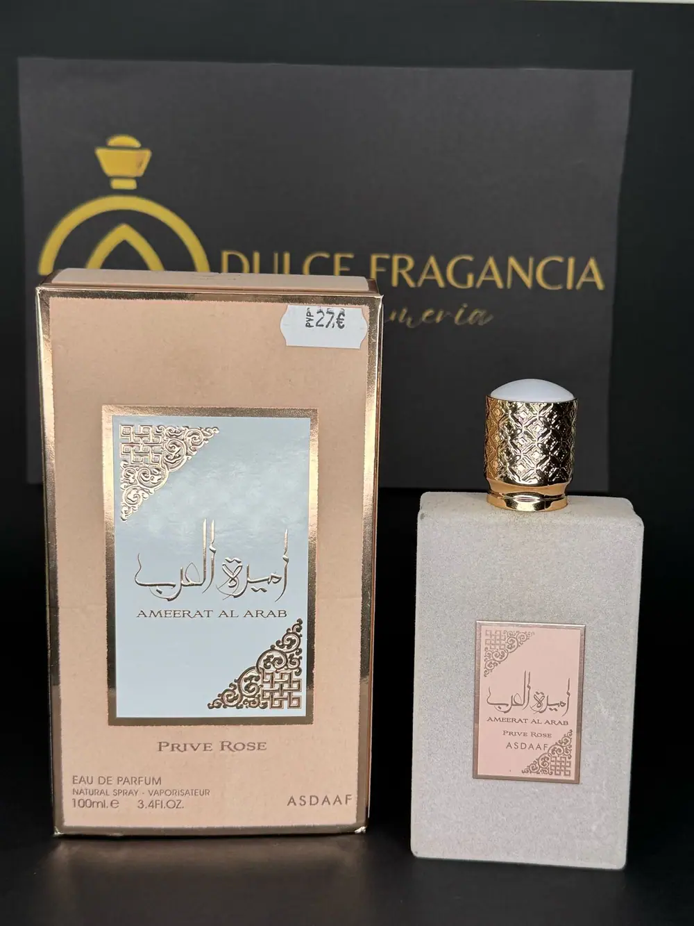 Ameerat Al Arab Prive Rose de Asdaaf, frasco gris perla con etiqueta rosa y dorada