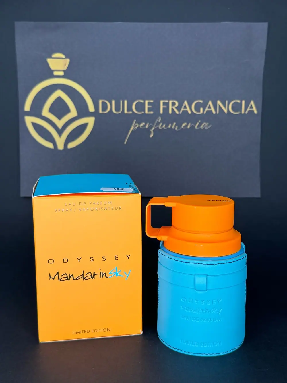Odyssey Mandarin Sky de Armaf, edición limitada, frasco azul con tapón naranja